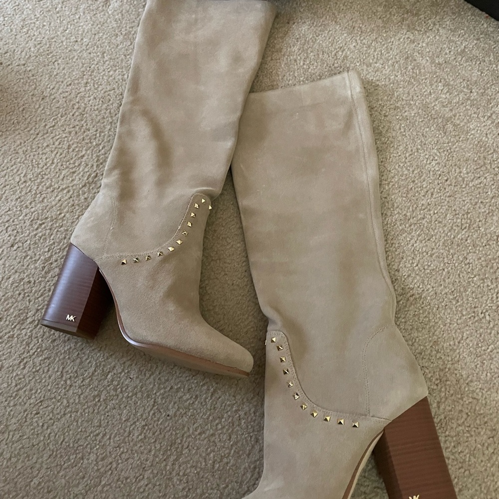 Michael Kors Cream Heeled Boots with Decorative Elements and Chunky Heel